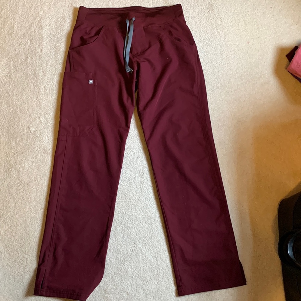 Maroon xsmall petite cargo fig scrub